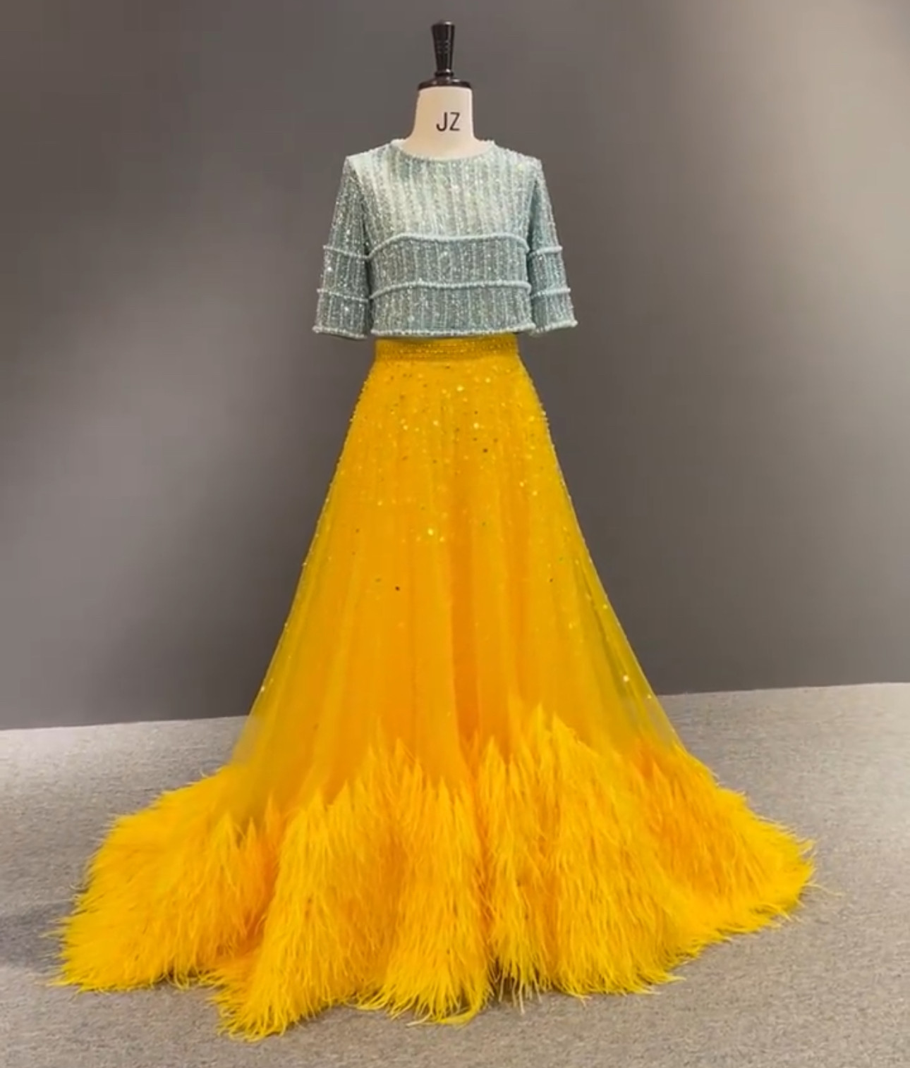 素材感を際立つ　上品　ツーピース　イエロー黄色　チュール　フリル　ギャザー　音楽会　抜群　カラードレス　発表会謝恩会など