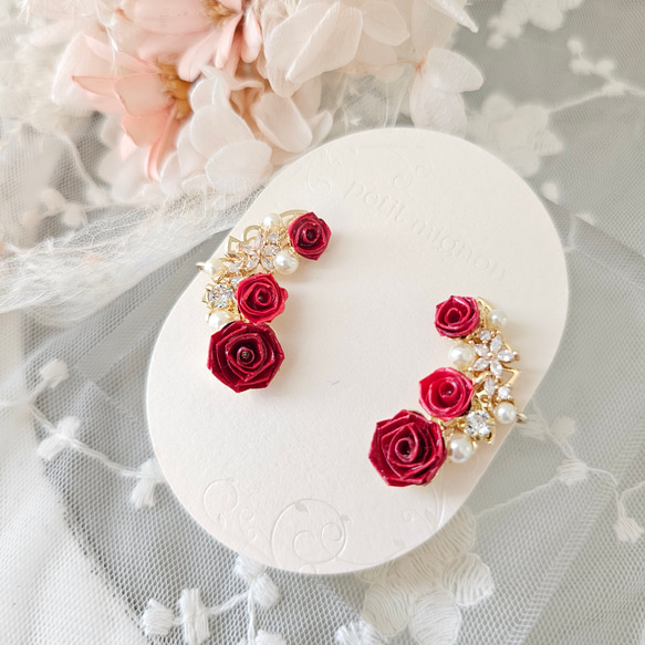 赤薔薇の華やかイヤーカフ《ゴールド》 イヤーカフ petit mignon 通販