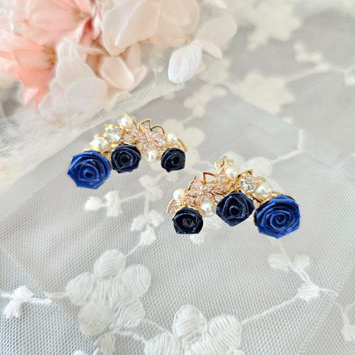 青薔薇の華やかイヤーカフ《ゴールド》 イヤーカフ petit mignon 通販