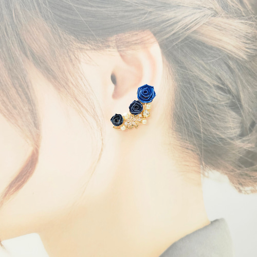 青薔薇の華やかイヤーカフ《ゴールド》 イヤーカフ petit mignon 通販