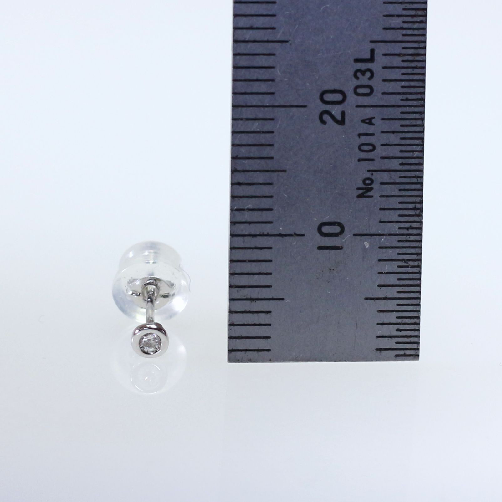 Pt900 ダイヤモンドピアス　計0.06ct｜詳細画像