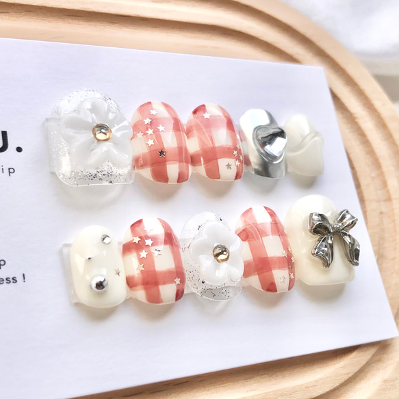 お花とイチゴミルク【サイズオーダー制】￤ネイルチップ インク チェック柄 星 リボン お花 ビジュー うるうる 短め 3枚目の画像