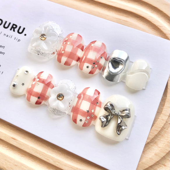 お花とイチゴミルク【サイズオーダー制】￤ネイルチップ インク チェック柄 星 リボン お花 ビジュー うるうる 短め 2枚目の画像