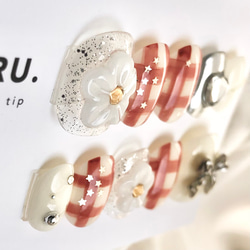 お花とイチゴミルク【サイズオーダー制】￤ネイルチップ インク チェック柄 星 リボン お花 ビジュー うるうる 短め 5枚目の画像