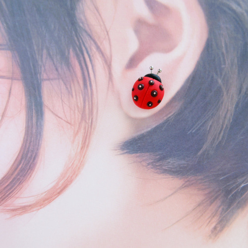 天使のようなてんとう虫（Ladybug）のピアス/イヤリング。【Creema限定
