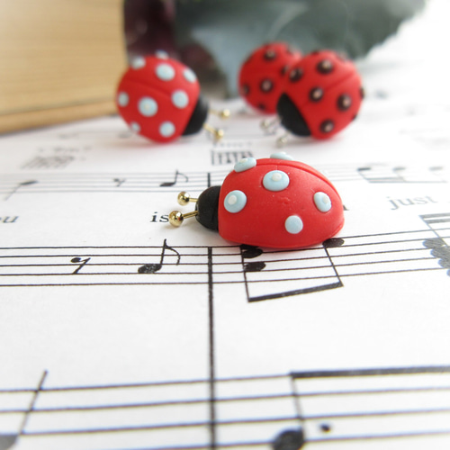 天使のようなてんとう虫（Ladybug）のピアス/イヤリング。【Creema限定