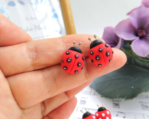 天使のようなてんとう虫（Ladybug）のピアス/イヤリング。【Creema限定