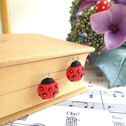 天使のようなてんとう虫（Ladybug）のピアス/イヤリング。【Creema限定