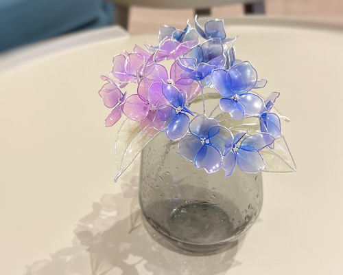 油彩画 花瓶の花 金色フレーム紫陽花　アジサイ　自筆サインあり 油彩画 花瓶の花 金色フレーム紫陽花 アジサイ 自筆サインあり