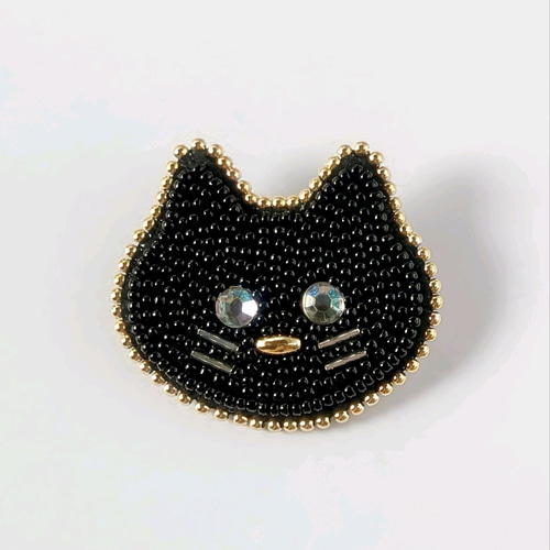 ビーズ刺繍♢2本ひげの黒猫ブローチ ブローチ isoa/イソア 通販