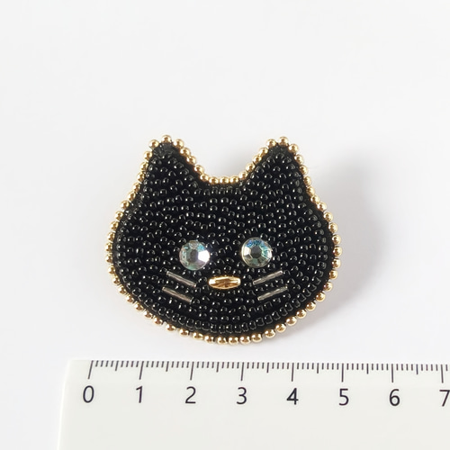 ビーズ刺繍♢2本ひげの黒猫ブローチ ブローチ isoa/イソア 通販