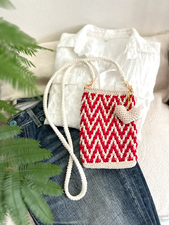 スマホショルダー 春夏☆ beige&red シェブロン柄のかぎ針編み 2枚目の画像