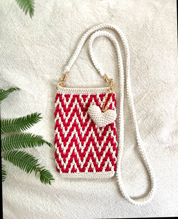 スマホショルダー 春夏☆ beige&red シェブロン柄のかぎ針編み 1枚目の画像
