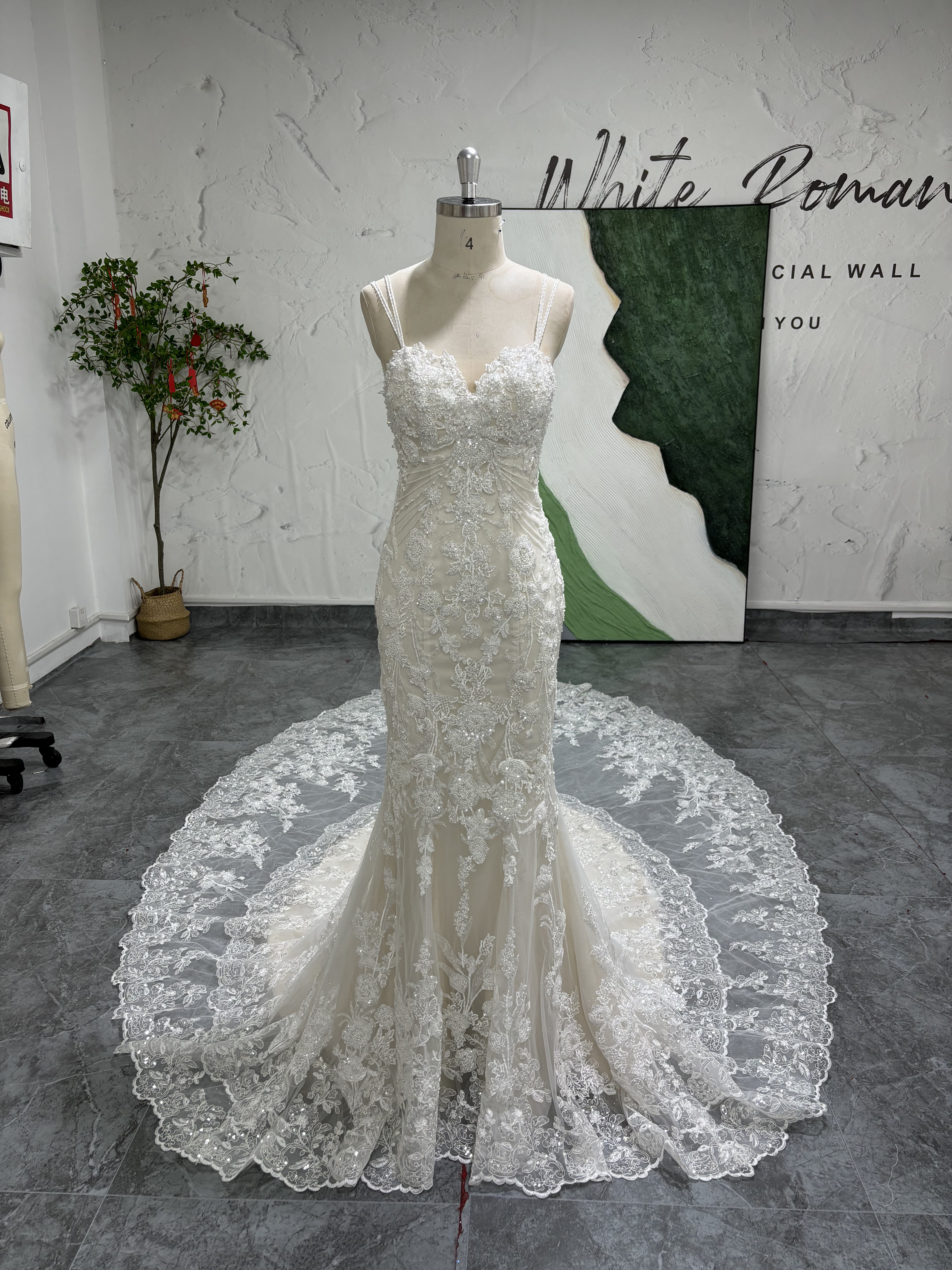 高品質保証　マーメイドドレス　高級刺繍　キラキラ　アイボリー　贅沢な花総レース　優雅　ロングトレーン　サイズオーダー可能