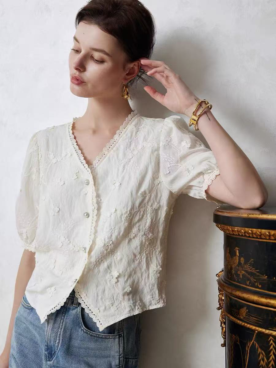 刺繍ブラウス　Vネック　半袖ブラウス