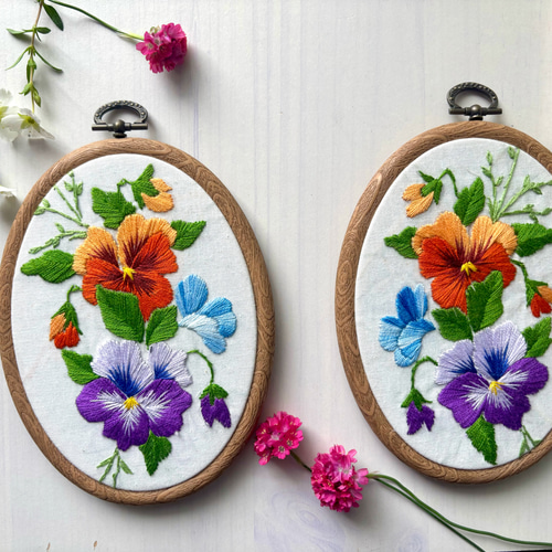 ビオラを愛でたい手刺繍タペストリー（小）各左右タイプあり