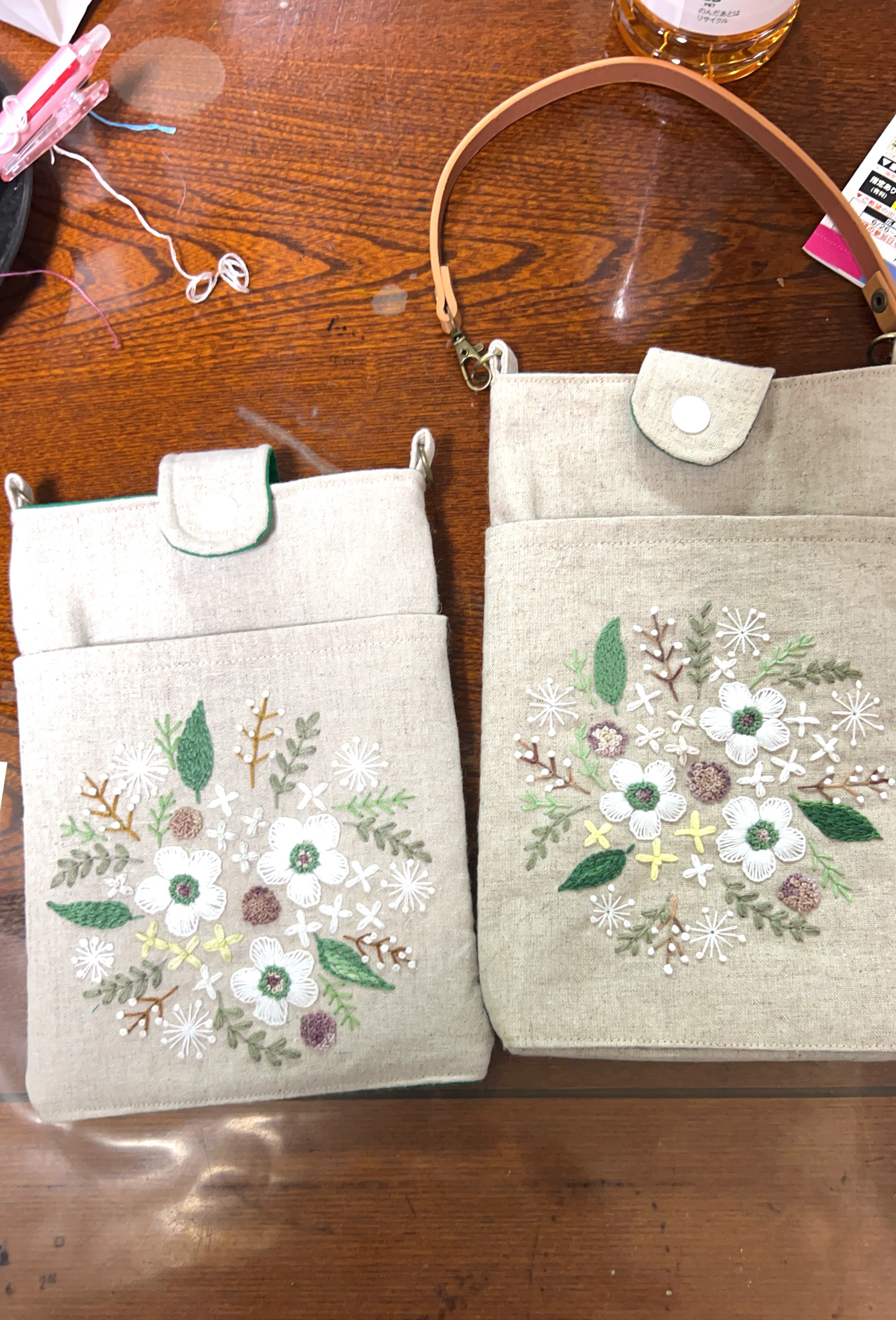 白い花のマチありサコッシュ