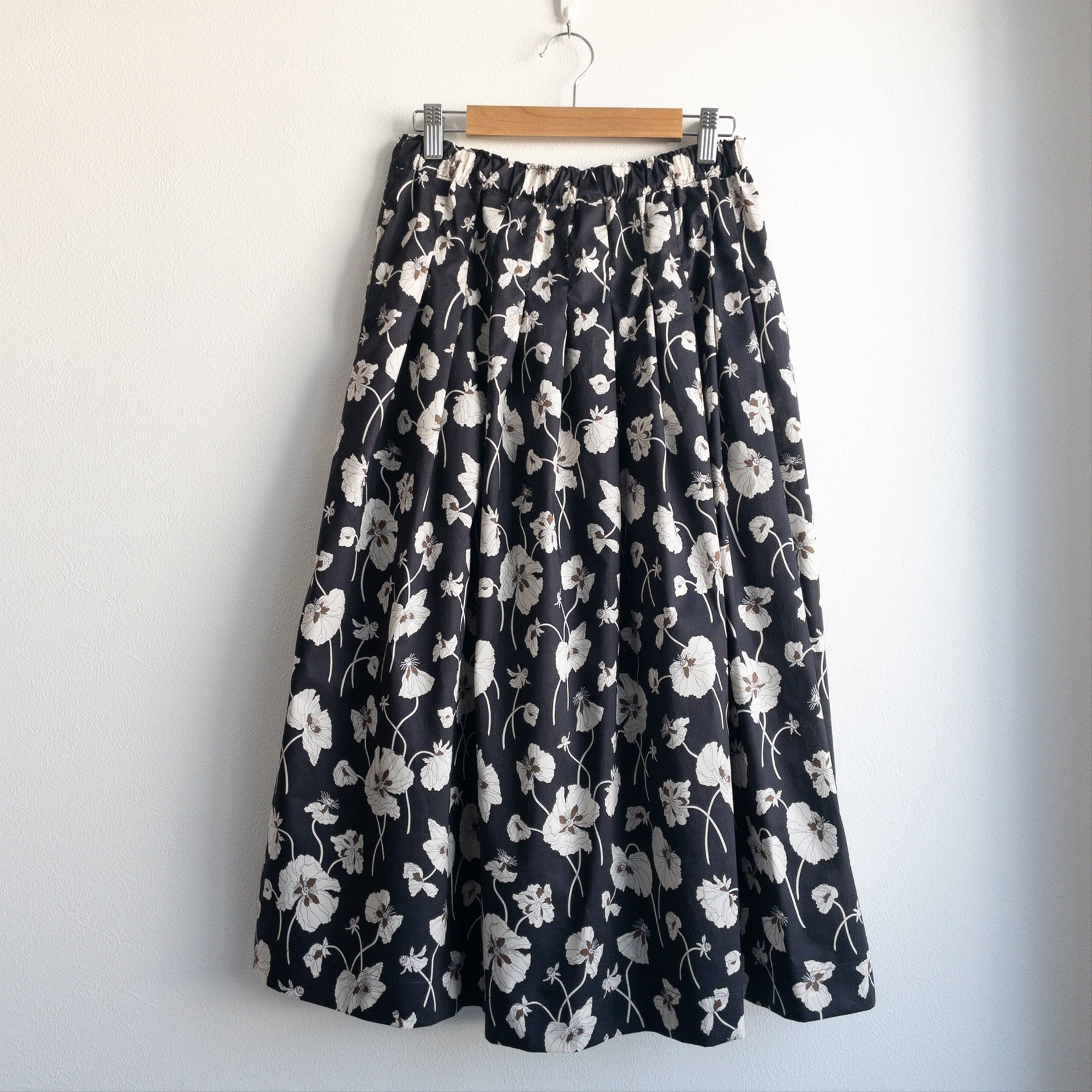 《75cm》フラジャイルブルームス　タック入り大人のロングスカート　リバティ