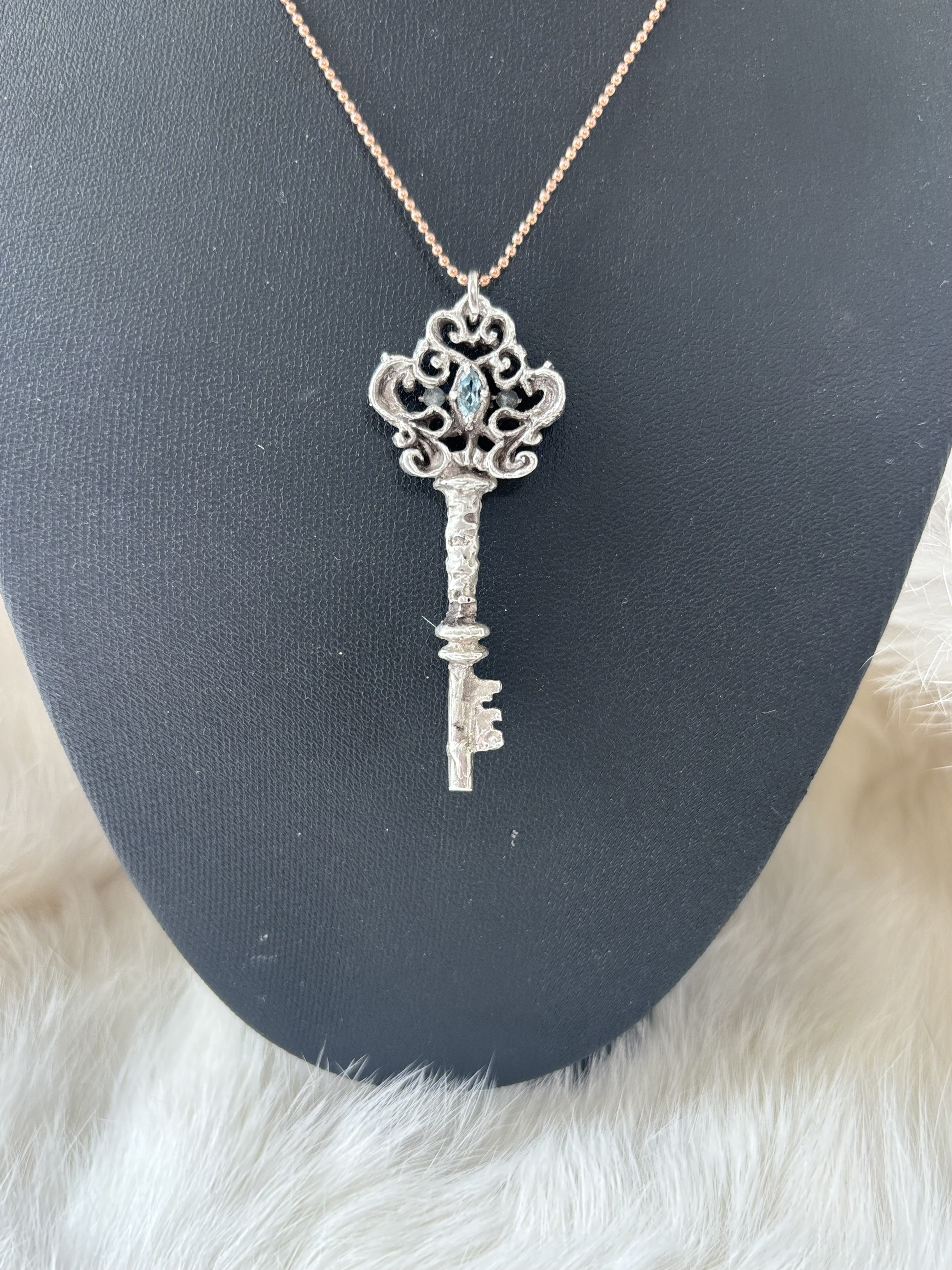 アンティークキー　ブルートパーズ