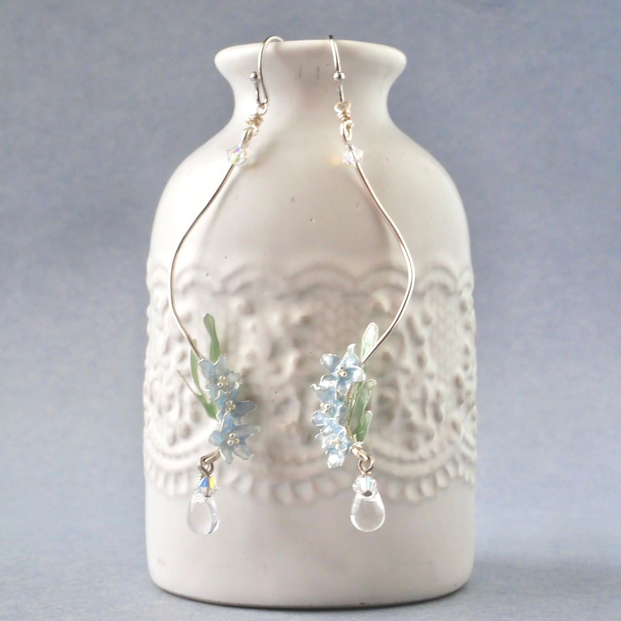 水色デルフィニウム　イヤリング/ピアス　ロング　ディップアート　ディップフラワー