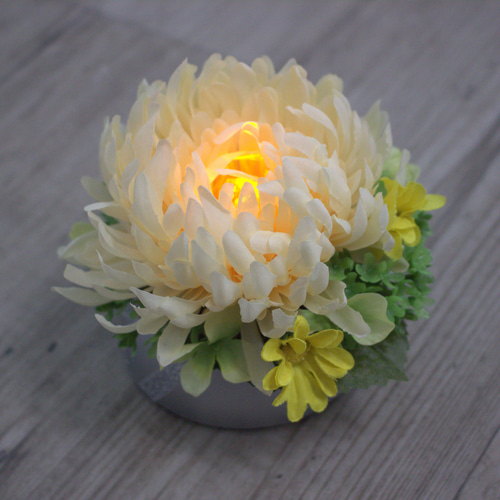 376LED お供え花 大輪菊と小枝パール 【仏花 LEDﾌﾗﾜｰｱﾚﾝｼﾞ】 お