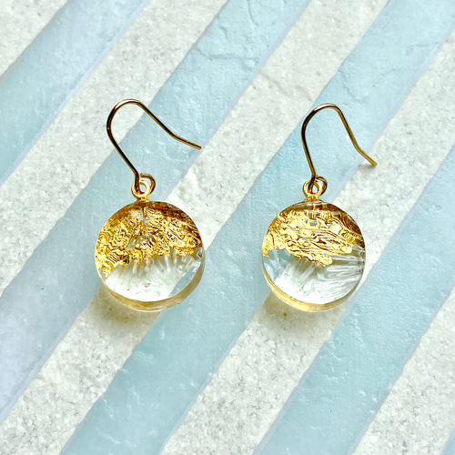 ガラスと金箔のピアス まる ピアス（フック・チェーン） jewegla 通販