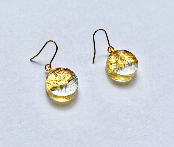 ガラスと金箔のピアス まる ピアス（フック・チェーン） jewegla 通販
