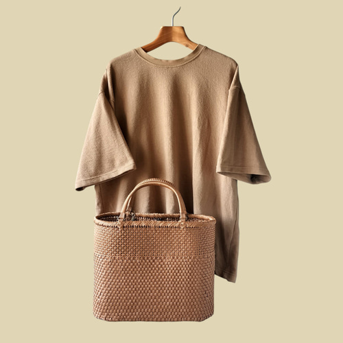 【美品 人気デザイン】山葡萄 かごバッグ /ハンドバック チャーム付き A4収納 美品 人気デザイン】山葡萄 かごバッグ /ハンドバック チャーム