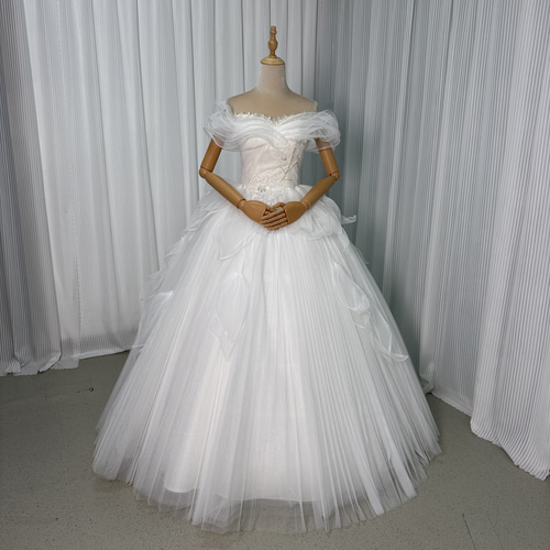 送料無料！ウエディングドレス オフショルダー 流れる透け花レース