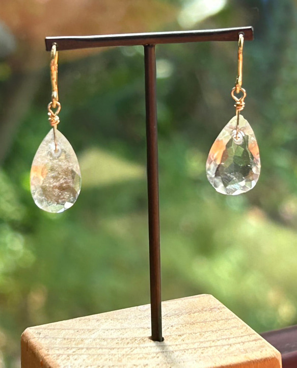 K24純金フック◇リビアングラス ピアス◇K24 Pure Gold Libyan desert glass 2枚目の画像