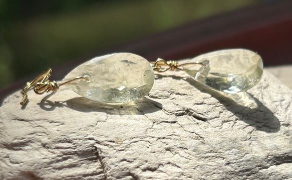K24純金フック◇リビアングラス ピアス◇K24 Pure Gold Libyan desert glass 6枚目の画像