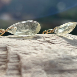 K24純金フック◇リビアングラス ピアス◇K24 Pure Gold Libyan desert glass 11枚目の画像