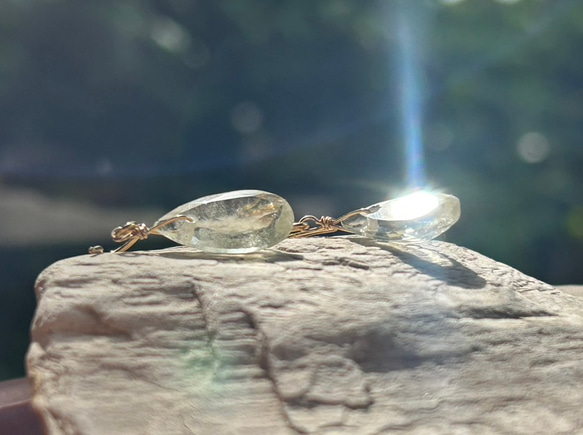 K24純金フック◇リビアングラス ピアス◇K24 Pure Gold Libyan desert glass 1枚目の画像