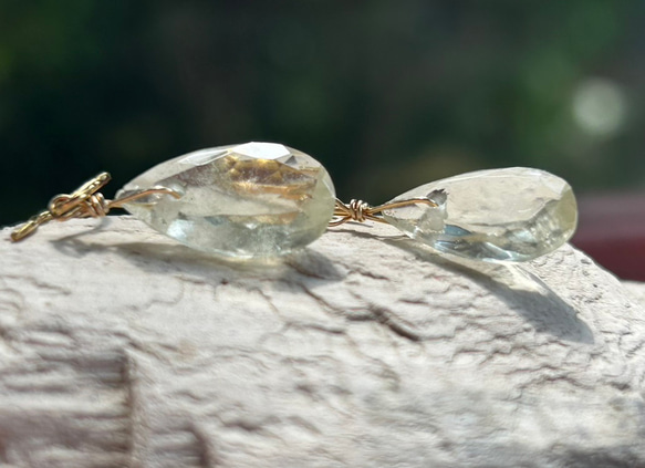 K24純金フック◇リビアングラス ピアス◇K24 Pure Gold Libyan desert glass 3枚目の画像