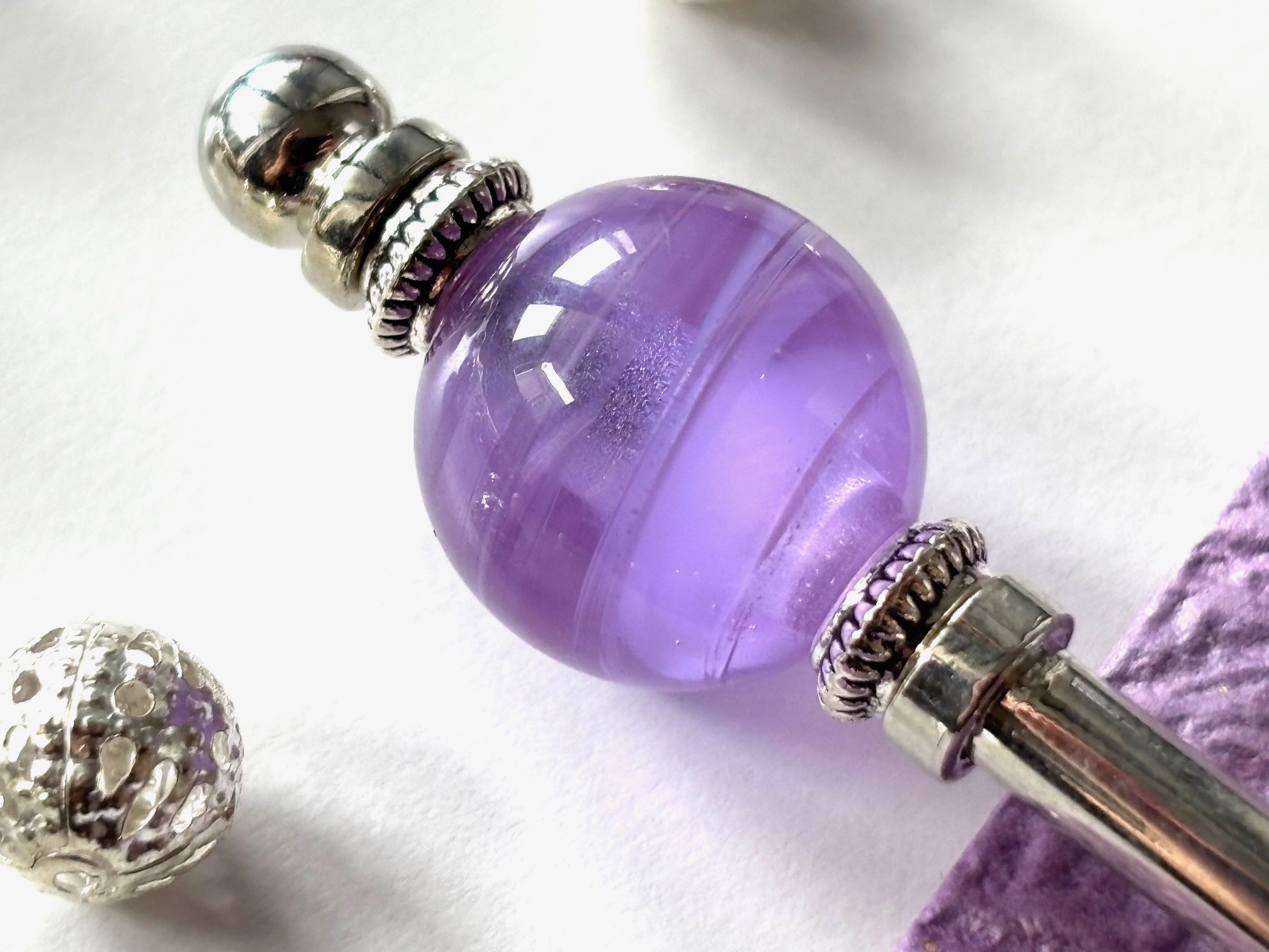 かんざし　夏祭りのヨーヨーの様な紫のマーブル模様のとんぼ玉　一本挿し　一本簪　涼しげ　夏　トンボ玉