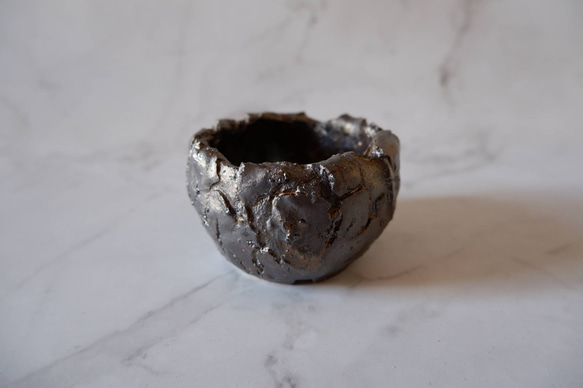 2号富士砂燻し金彩裂紋鉢077　塊根植物　多肉植物　盆栽　植木鉢　作家鉢　鉢皿　沖縄 1枚目の画像