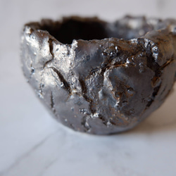 2号富士砂燻し金彩裂紋鉢077　塊根植物　多肉植物　盆栽　植木鉢　作家鉢　鉢皿　沖縄 2枚目の画像