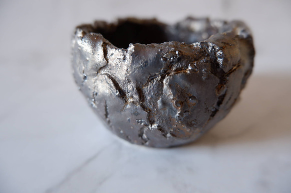 2号富士砂燻し金彩裂紋鉢077　塊根植物　多肉植物　盆栽　植木鉢　作家鉢　鉢皿　沖縄 2枚目の画像