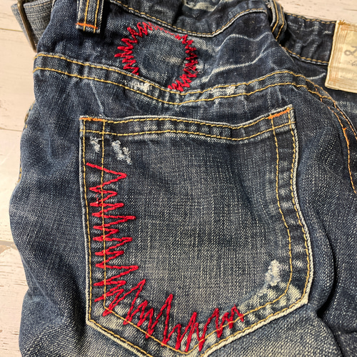 刺繍デニムバック　No.593　デニムリメイク　丸いバック　ショルダーバック デニムリメイク⭐️刺繍花⭐️ショルダーバッグ⭐️デニムバッグ