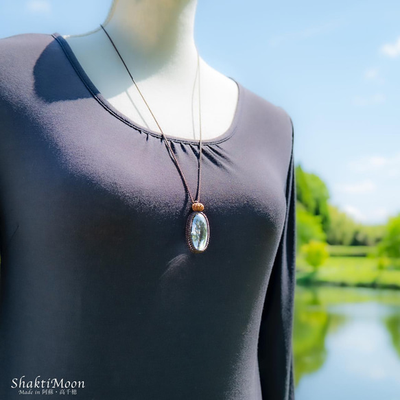 レア・希少！ぷっくりかわいい高品質ヒマラヤ産水晶リンガムと6面チクナルドラクシャのお守りマクラメペンダント37 11枚目の画像