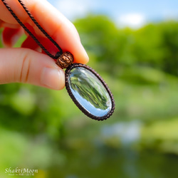 レア・希少！ぷっくりかわいい高品質ヒマラヤ産水晶リンガムと6面チクナルドラクシャのお守りマクラメペンダント37 2枚目の画像