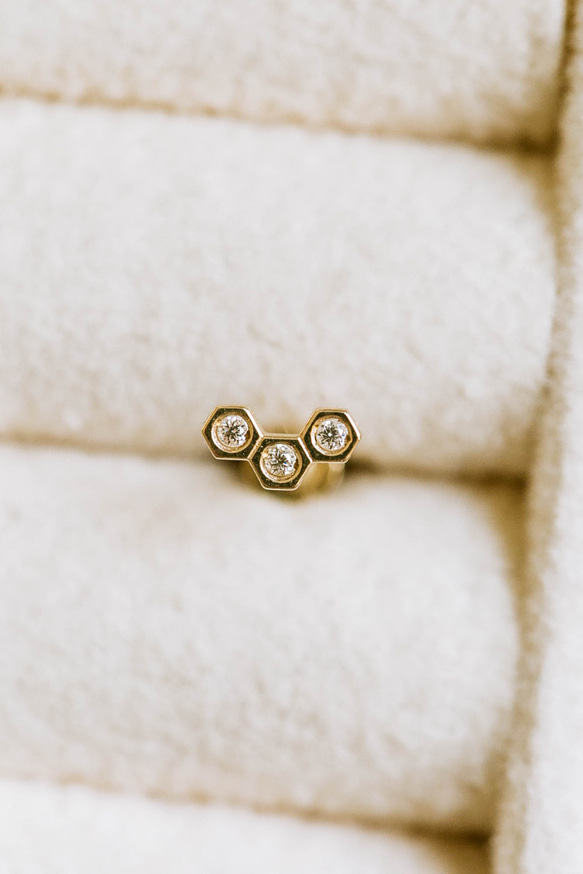 14K金 ゴールド ローヤルゼリーハニカム六角形  ヘリックス 軟骨 トラガス イヤリング ピアス ラブレット 1枚目の画像