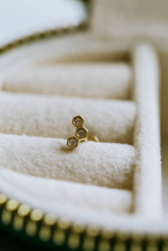 14K金 ゴールド ローヤルゼリーハニカム六角形  ヘリックス 軟骨 トラガス イヤリング ピアス ラブレット 3枚目の画像