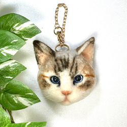 白茶猫の猫バッグチャーム828 猫ブローチ 羊毛フェルト 猫バッグ