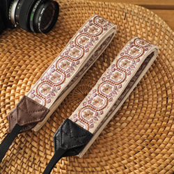 【ウェーブフラワー】ピンク　カメラストラップ　インド刺繍　帆布　華やか　可愛い　カメラ女子 8枚目の画像