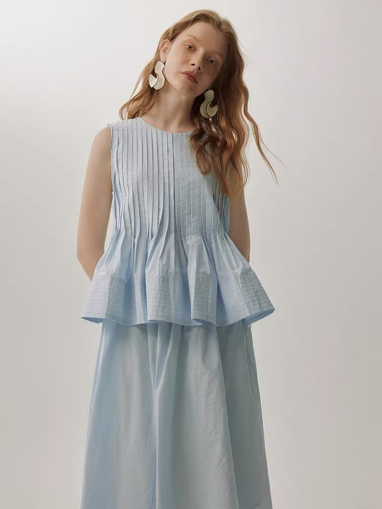 ピンタック入りブラウス　ノースリーブトップス　スカート