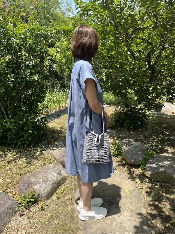 メッシュバッグ　ブルー　ショルダー　夏　編み物　ハンドメイド 4枚目の画像