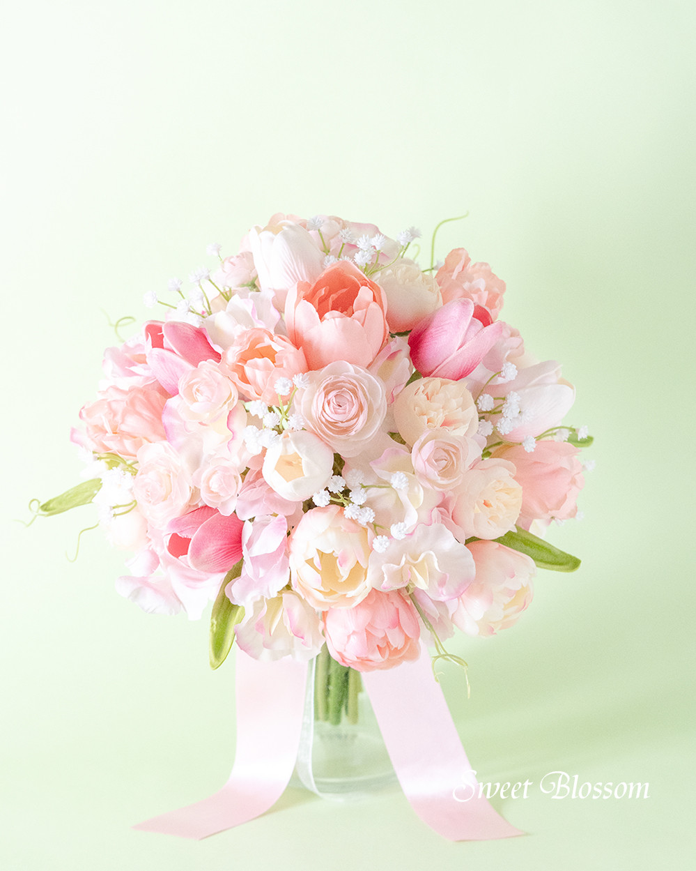 【オーダーメイド】チューリップとラナンキュラスのクラッチブーケ＆ブートニア 17,250円