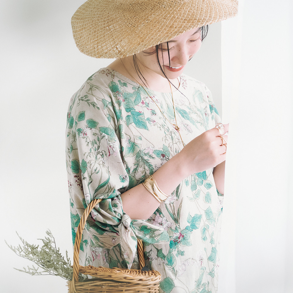 暑い夏にゆったり着られる！袖がリボンのハーフリネンブラウス ナチュラル【特集掲載】