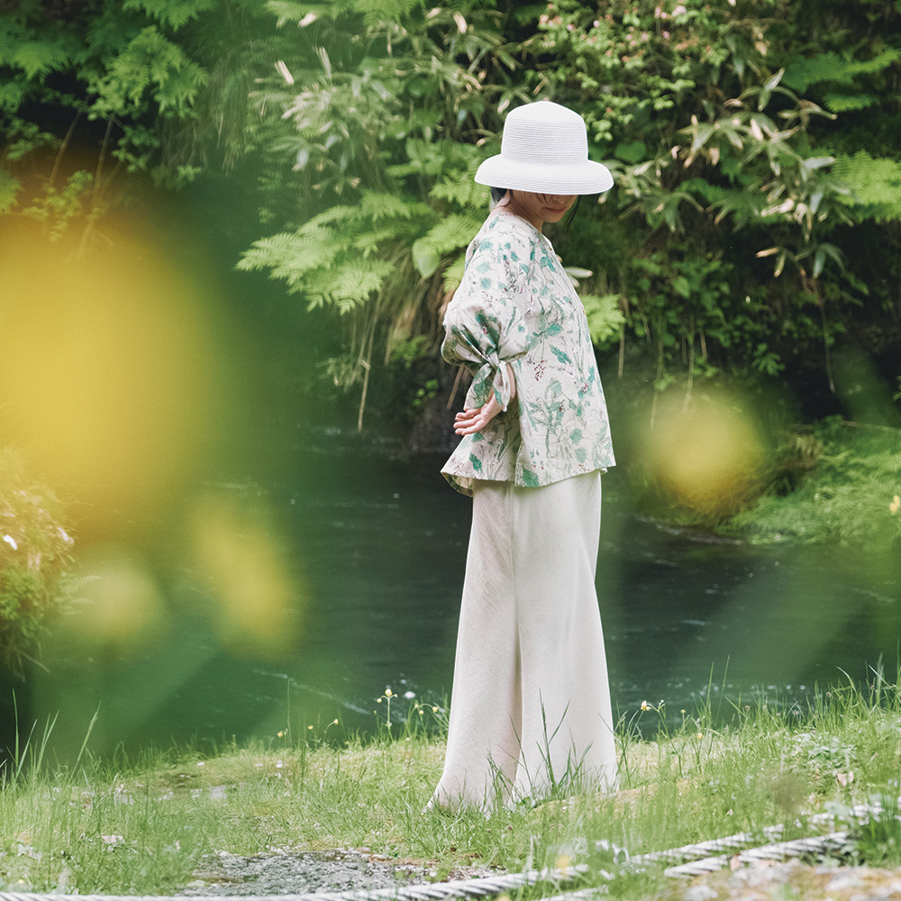 暑い夏にゆったり着られる！袖がリボンのハーフリネンブラウス ナチュラル【特集掲載】
